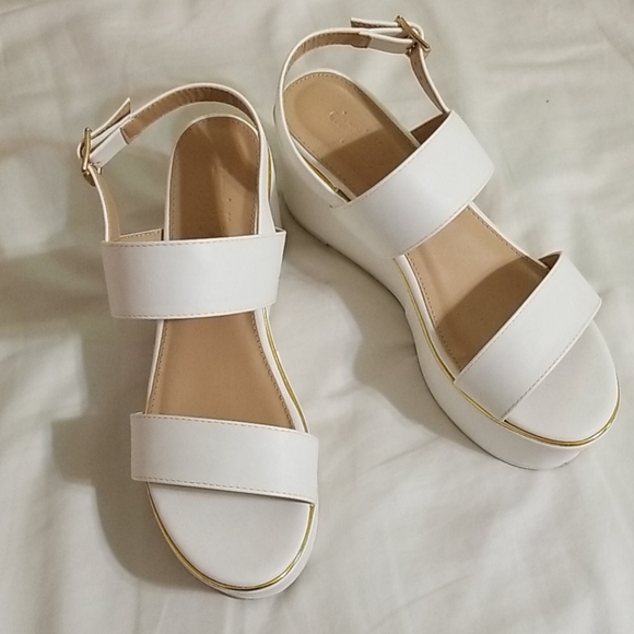 Size 8 White Platform Sandals - Picture 1 of 3
